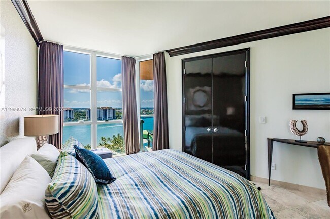 Building Photo - 300 South Pointe Dr