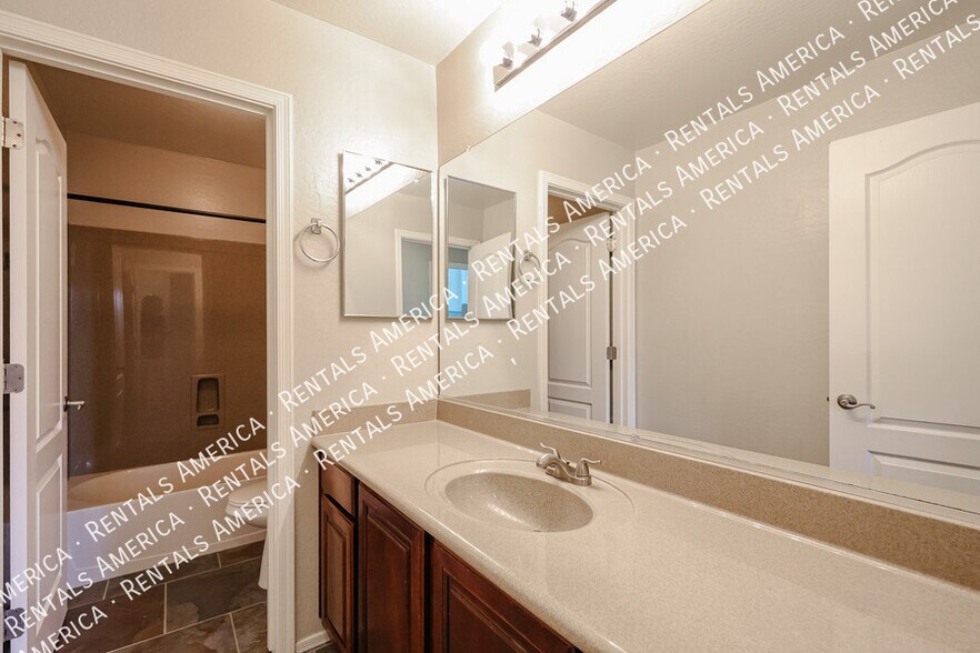 Building Photo - 2665 E Bart St