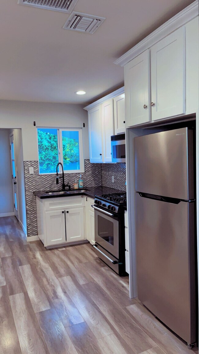 Building Photo - 5779 Enfield Ave