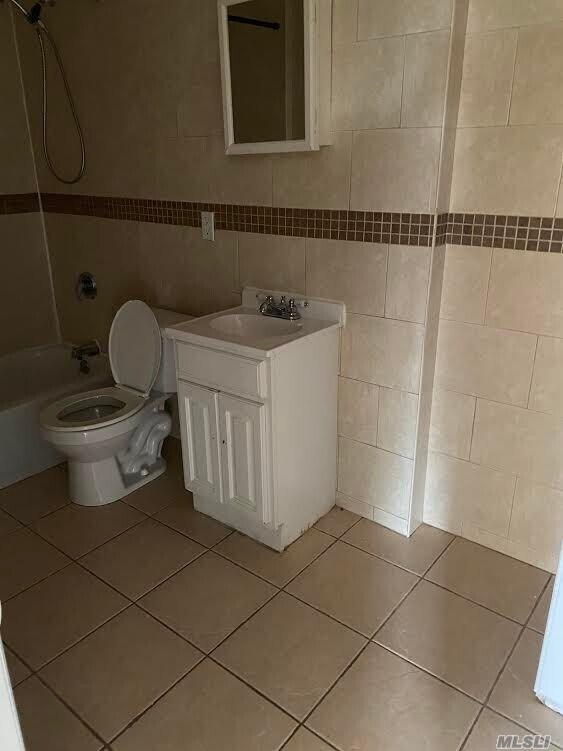 Building Photo - 111-13-111-38 38th Ave