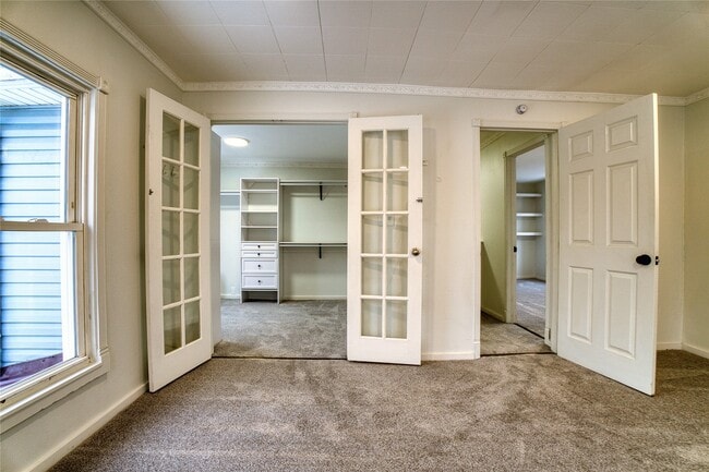 Building Photo - 1702 Lake St