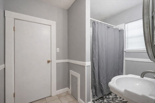 Building Photo - 201 S Cleveland St