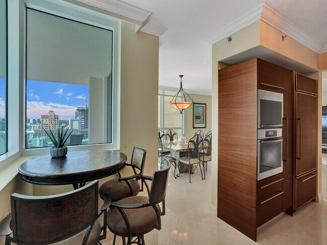 Building Photo - 101 S Fort Lauderdale Beach Blvd