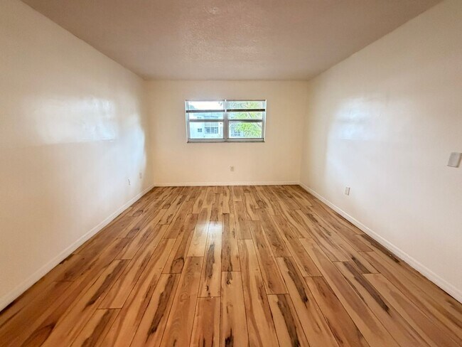 Building Photo - Two-bedroom apartment for rent in Margate