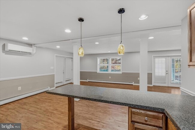 Building Photo - 2289 Potomac Rd