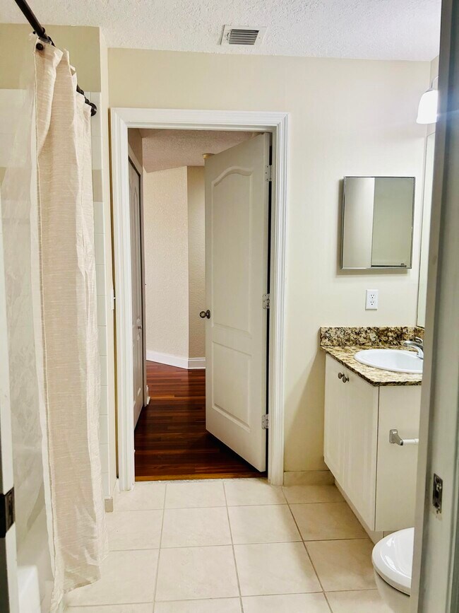 Building Photo - 11021 Legacy Dr