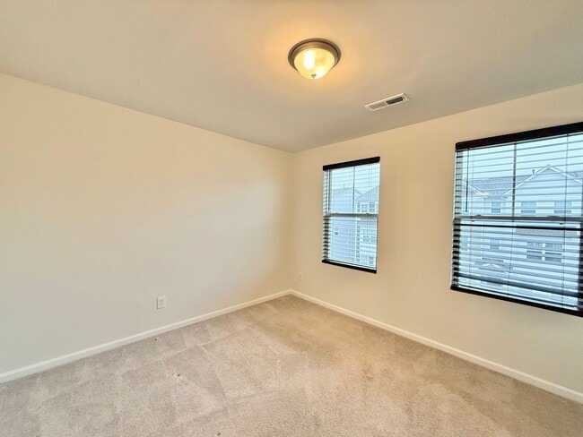 Building Photo - Stunning 3BD, 3.5BA Raleigh Townhome in the Desirable 5401 North Community Within Walking Distanc...