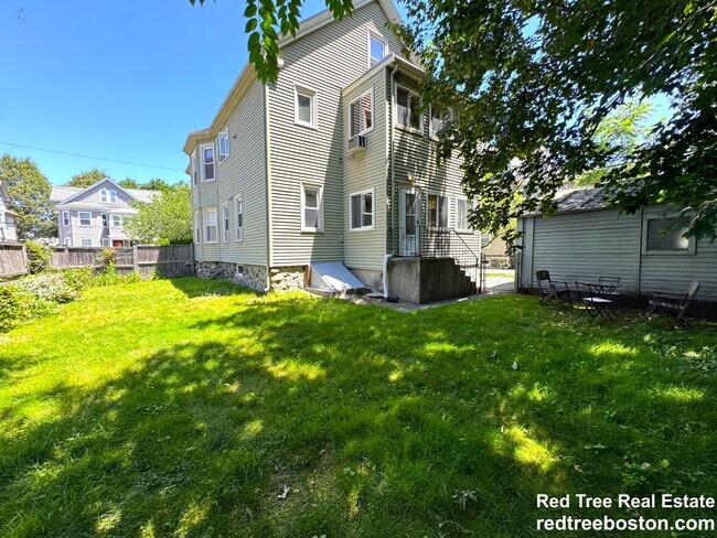 Building Photo - 23-25 Fuller St. Unit 1