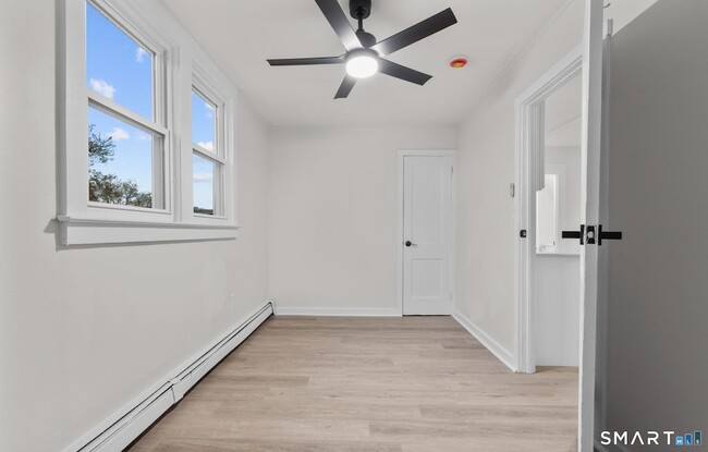 Building Photo - 32 Lamberton St