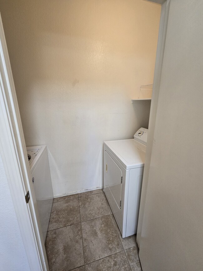 Laundry Room - 1401 N Michael Way