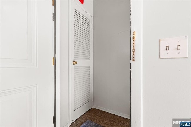 Building Photo - 250 Franklin Turnpike