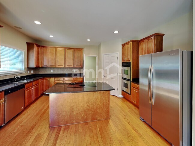 Building Photo - 319 Forest Bend Dr