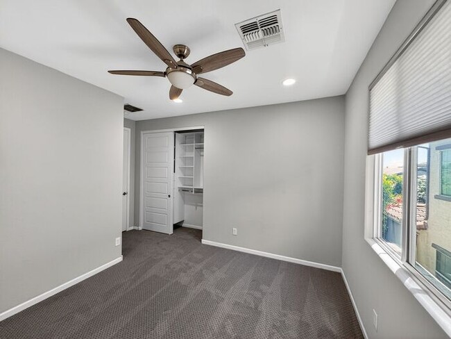 Building Photo - Stunning 5 Bed/5Bath Home in Gated Community – Over 3,100 SqFt of Modern Living -New Carpet throu...