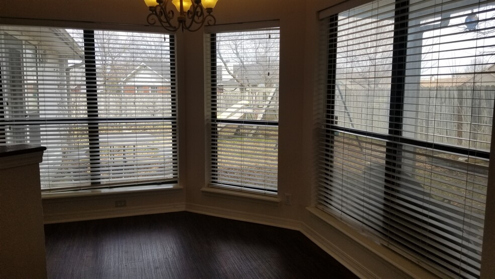 Dining area - 10809 E 100th St N