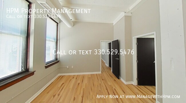 Building Photo - 1133 W 9th St