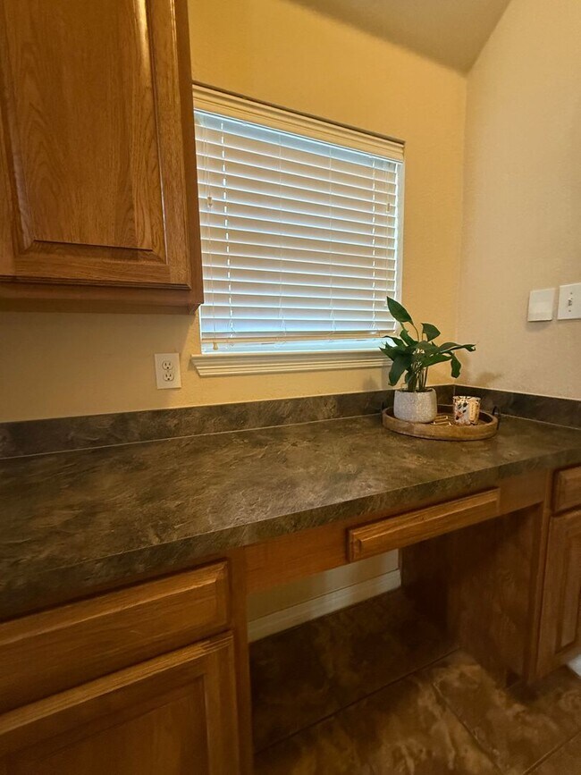 Building Photo - Beautiful 3/2 in Westover Village