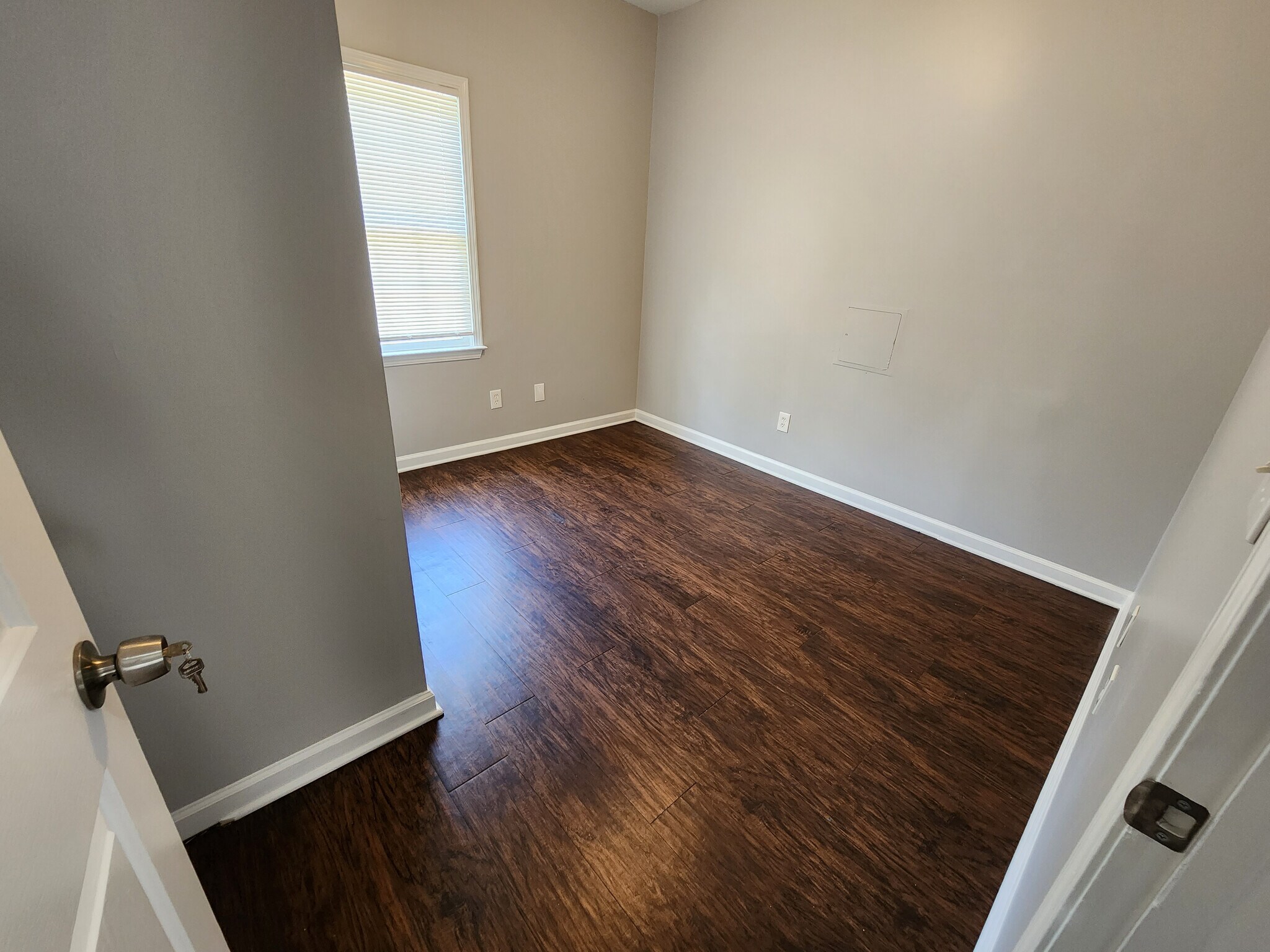 Building Photo - Room in Duplex on Hall St NW