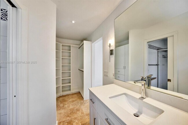 Building Photo - 255 Ridgewood Rd