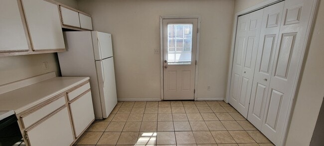 Building Photo - 106 Pinegrove Ct