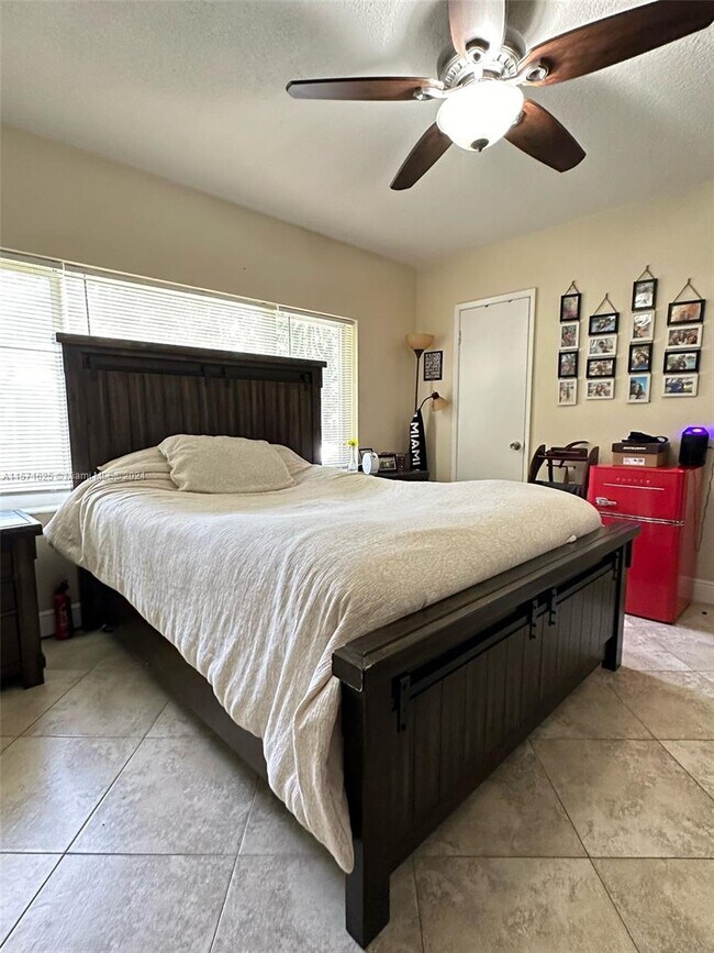 Building Photo - 1753 NE 18th St