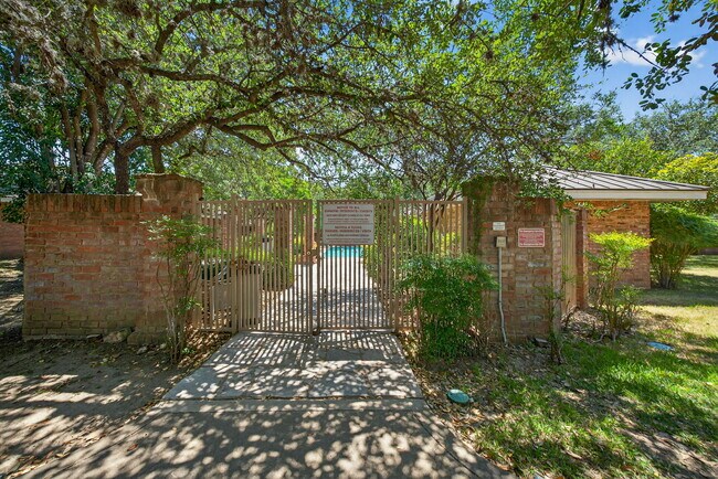 Building Photo - 1 Villa Bonita