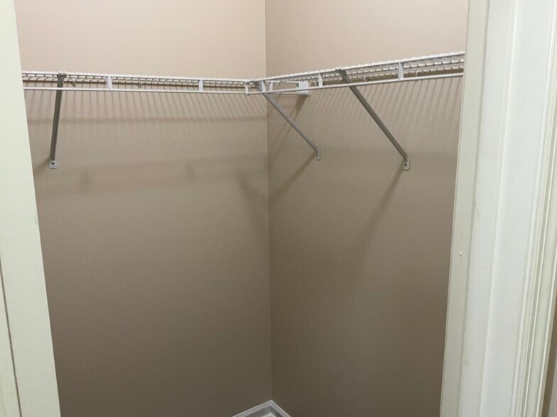 Building Photo - 2711 Salina Ct