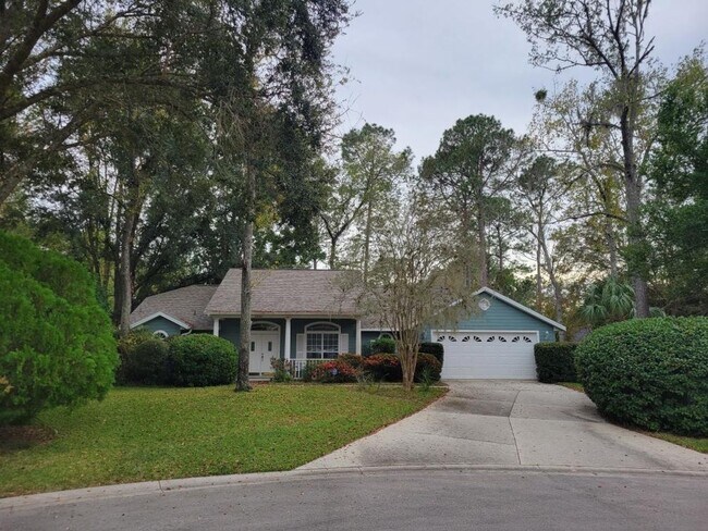 Primary Photo - Beautiful and completely Renovated 3/2 fen...