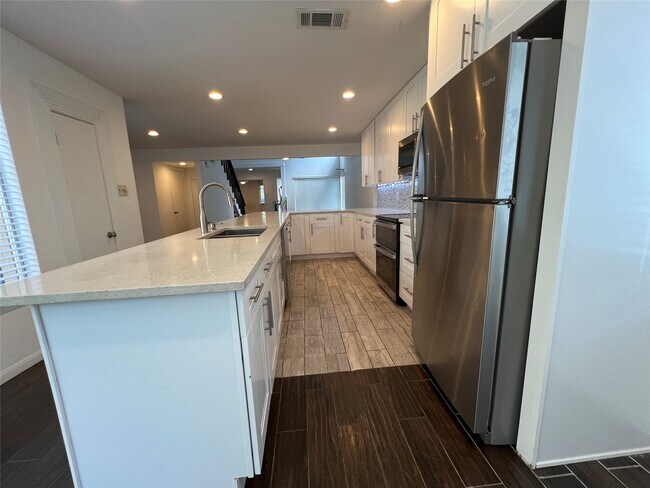 Building Photo - 2372 Woodland Park Dr