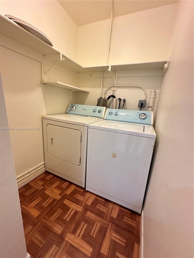 Building Photo - 1555 W 44th Pl