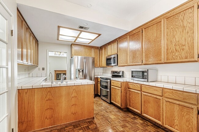 Building Photo - Two Primary Suites w/ Bonus Room l Prime L...