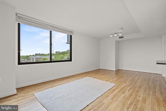 Building Photo - 2451 Midtown Ave