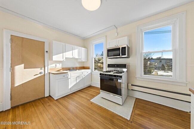 Building Photo - 98 First Ave