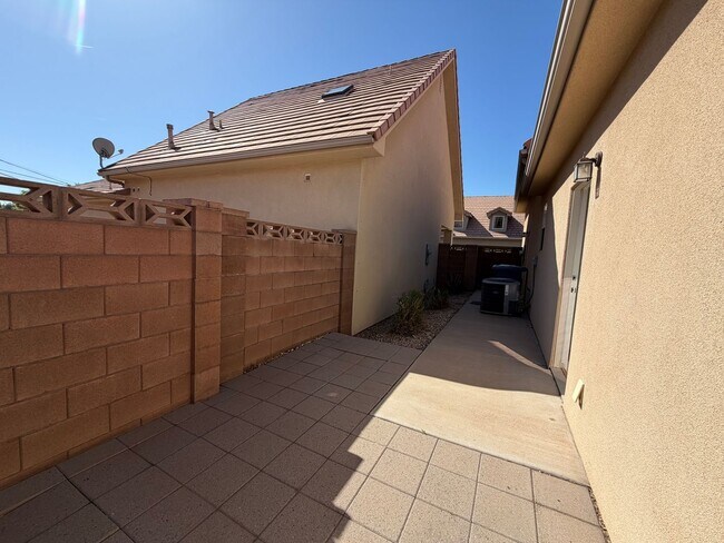 Building Photo - MCKENNA COTTAGES FOR RENT IN DOWNTOWN ST. GEORGE!