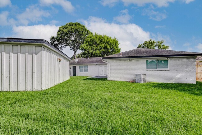 Building Photo - 5439 Lymbar Dr