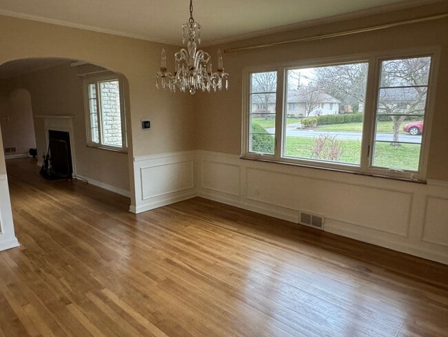 Building Photo - 3 Bedroom 2 Bath Ranch Home - Upper Arlington Schools