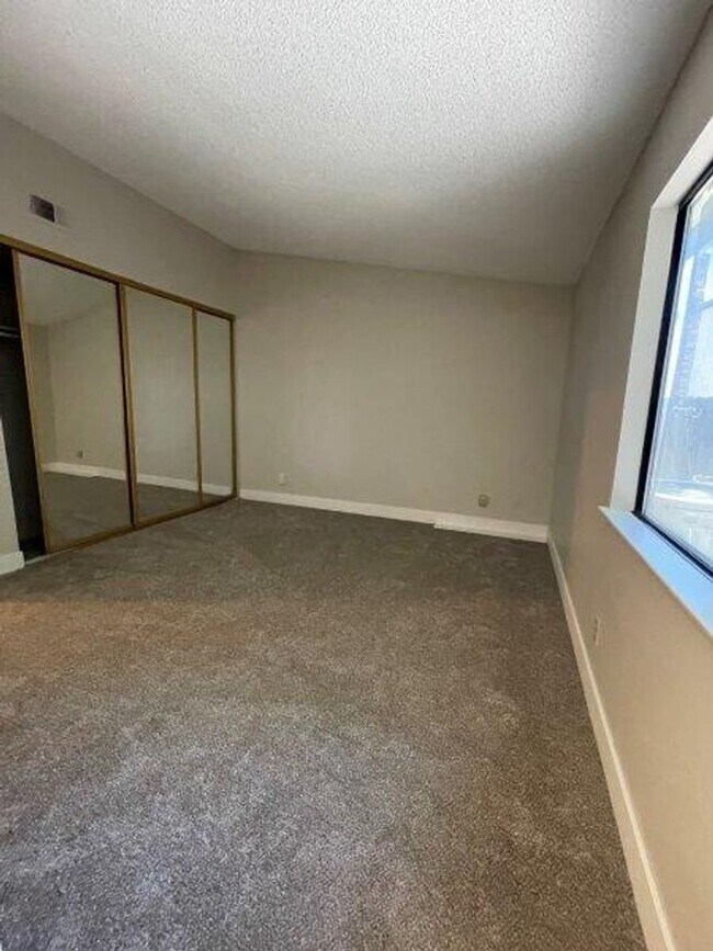 Building Photo - Fantastic 3 Bedroom in Natomas