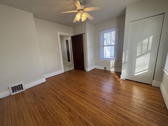 Building Photo - Charming 2 Bed | 1 Bath | Move-In Ready!