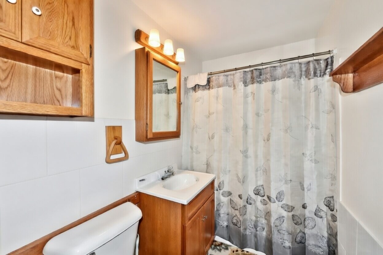 Building Photo - 330 Duane St