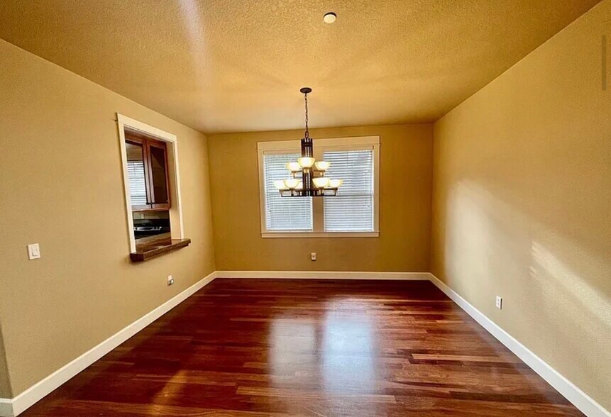 Building Photo - 8557 SE Bristol Park Dr