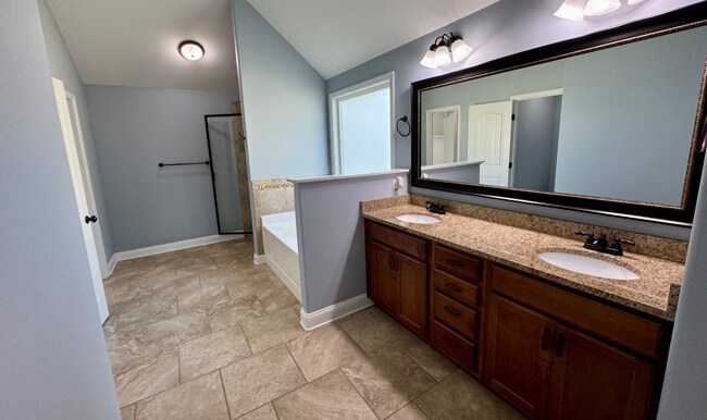 Building Photo - 5464 Everlook Cir