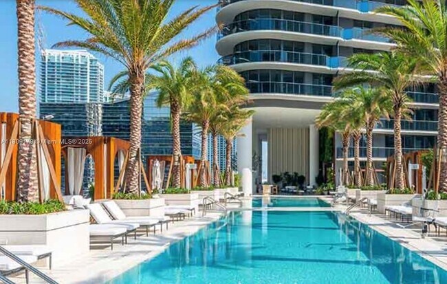 Building Photo - 801 S Miami Ave
