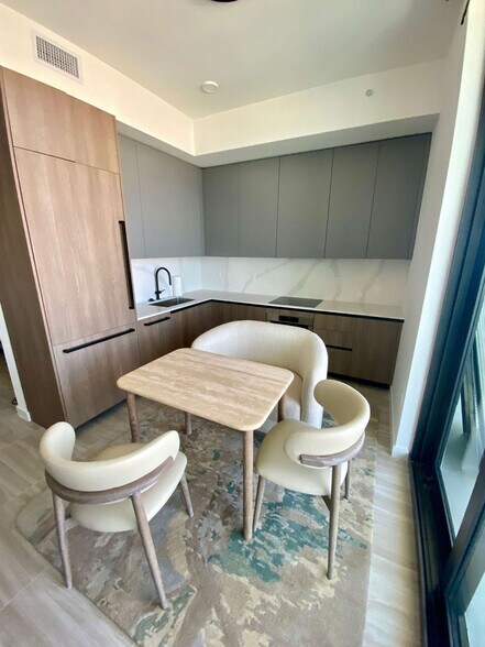 Building Photo - 580 72nd St