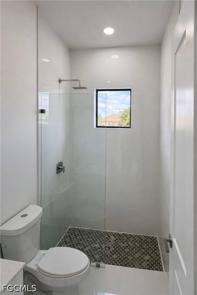 Building Photo - 2102 NW 25th Pl