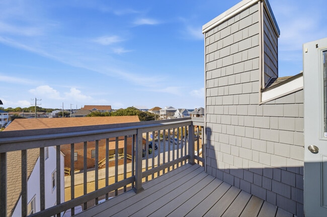 Building Photo - 824 W Ocean View Ave