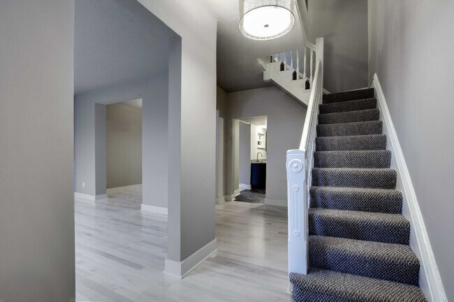 Building Photo - 4 bedroom in South Side