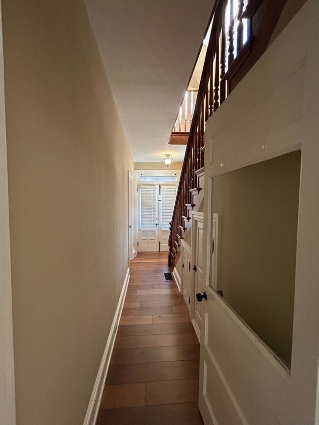 Building Photo - Beautiful, Large 4 Bedroom 1.5 Bath Home in Lancaster with Yard!