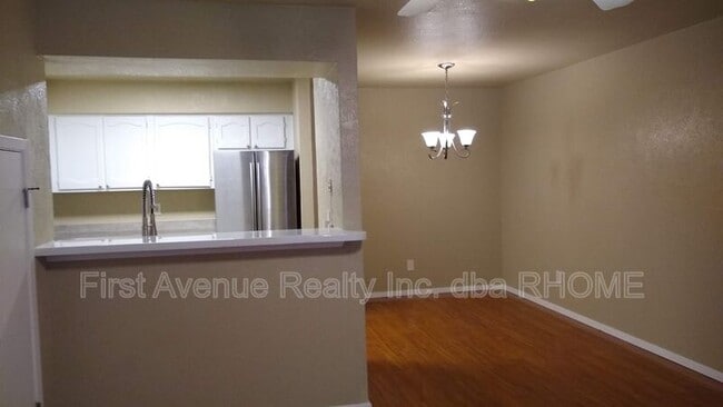 Building Photo - 3022 Forest Ln