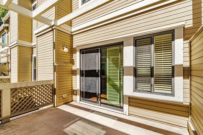 Building Photo - Two Primary Suites w/ Bonus Room l Prime L...