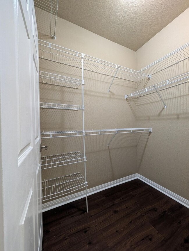 Building Photo - 1x1 Updated flooring & appliances. Includes balconette & washer & dryer