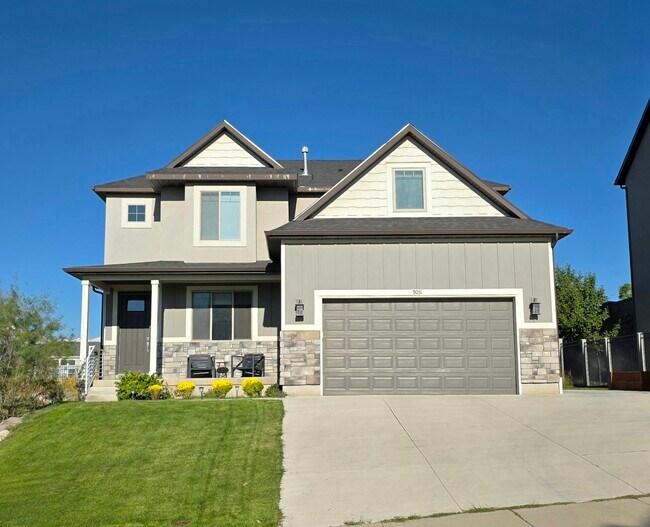 Primary Photo - 9051 N Clubhouse Ln